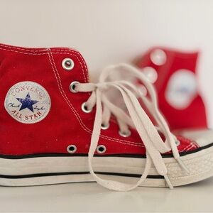 Red Converse High Tops – Men’s 4 / Women’s 6